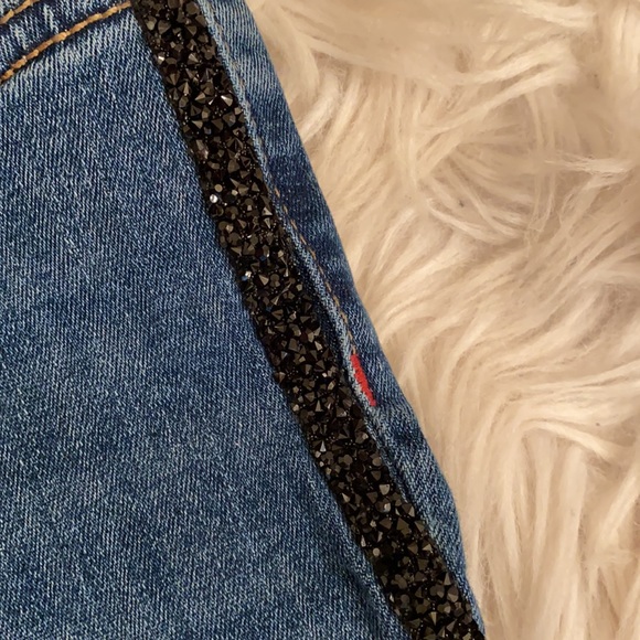 Zara Distressed Jeans w/side detail - Picture 3 of 4